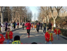 濟(jì)煉幼兒園小手拉大手健康快樂迎新跑